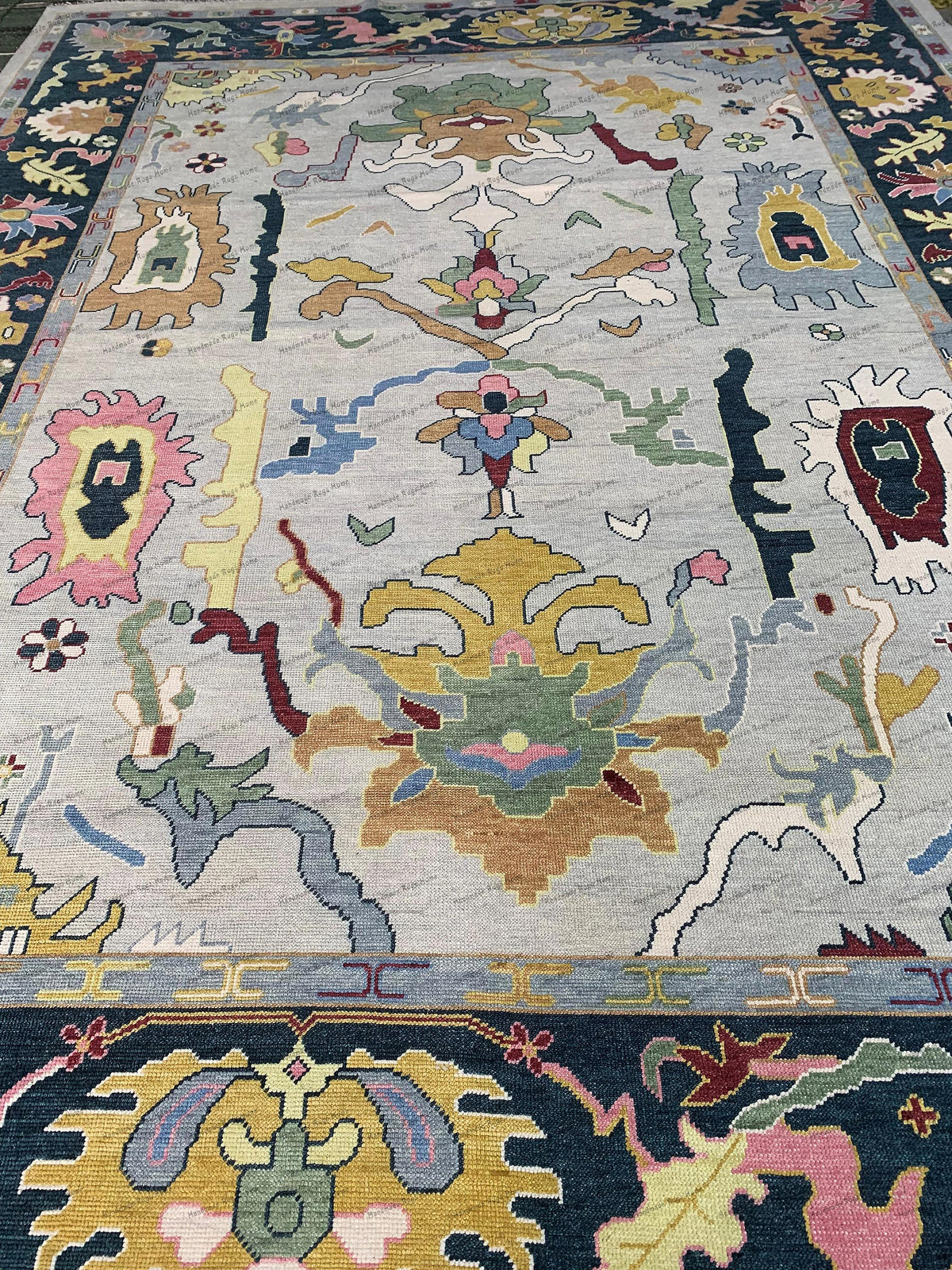 Tasteful accents, like a simple vase or artwork, complement the rug & classic design.