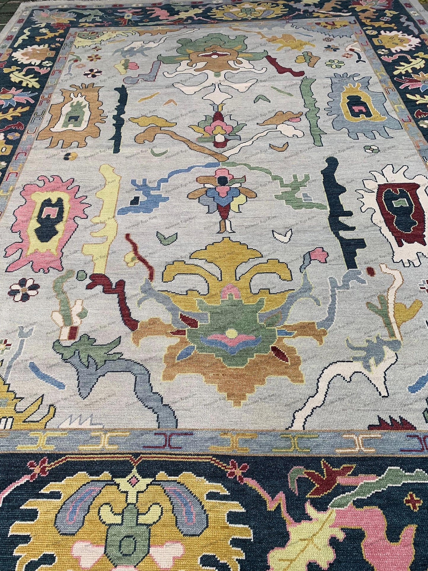 Tasteful accents, like a simple vase or artwork, complement the rug & classic design.