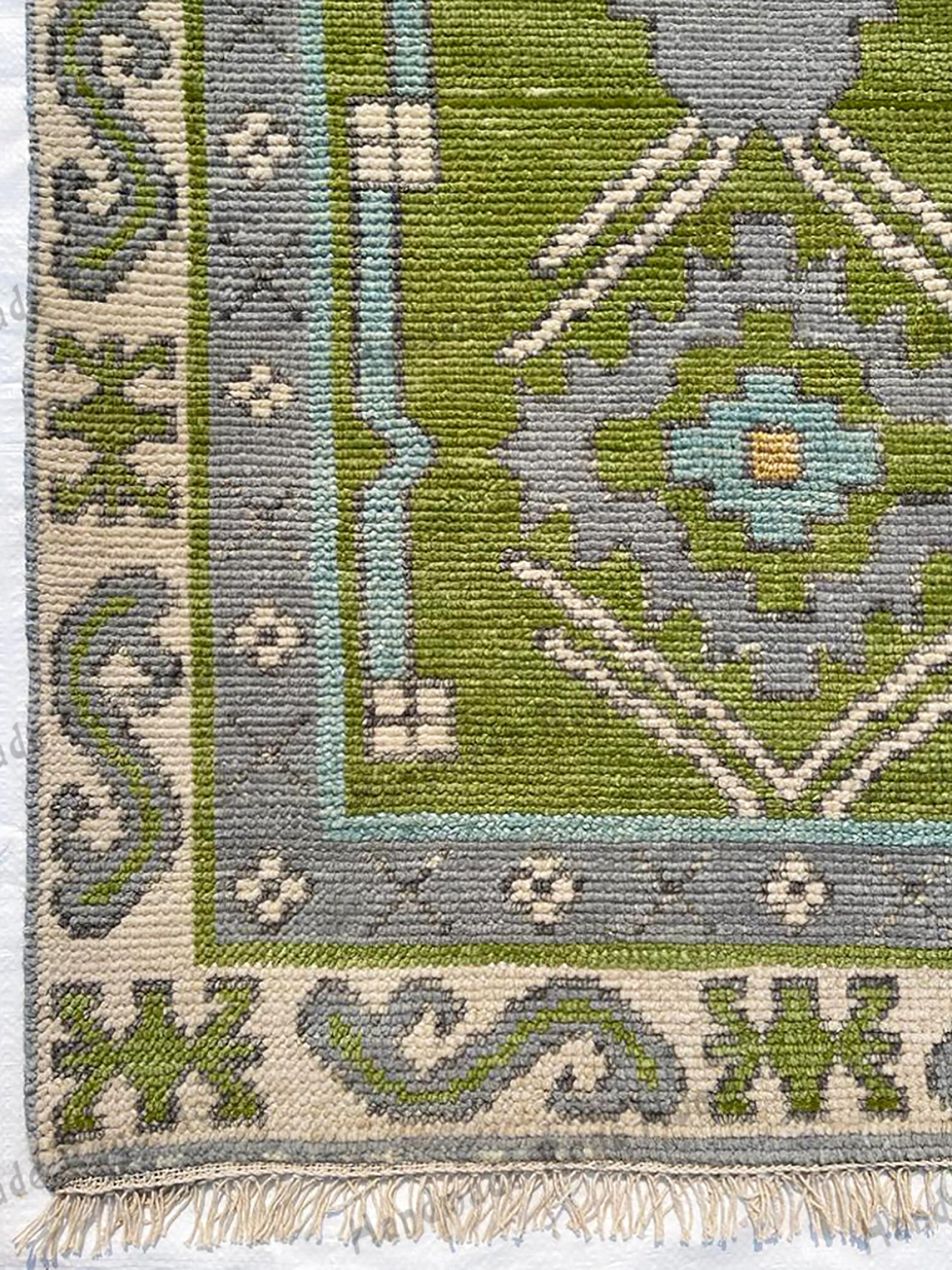 Luxury Green Oushak Hallway Runner – Handwoven Wool Carpet with Classic Geometric Borders.