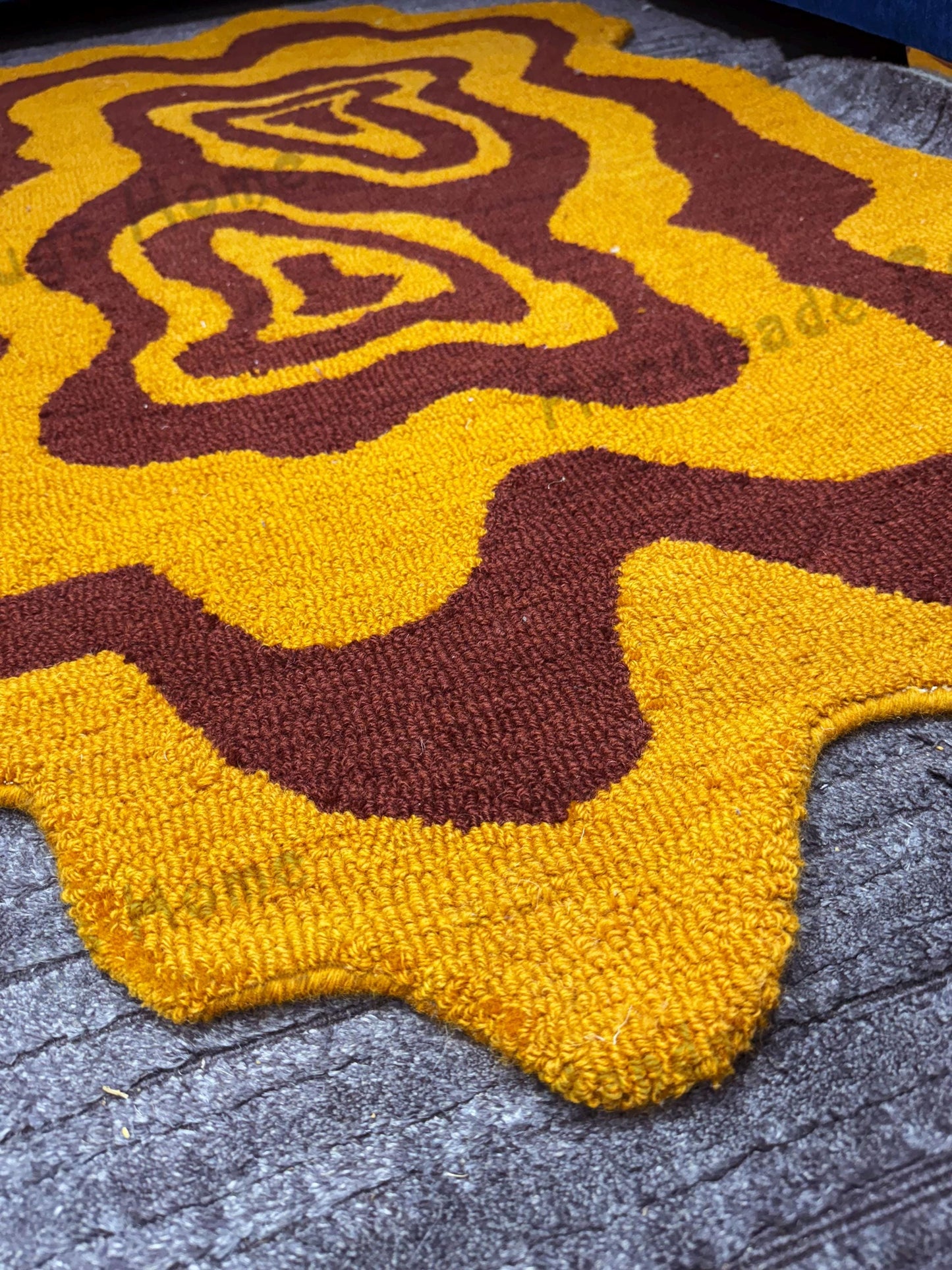 Hand-Tufted Wool Rug: Wavy Multicolor Artisan Carpet