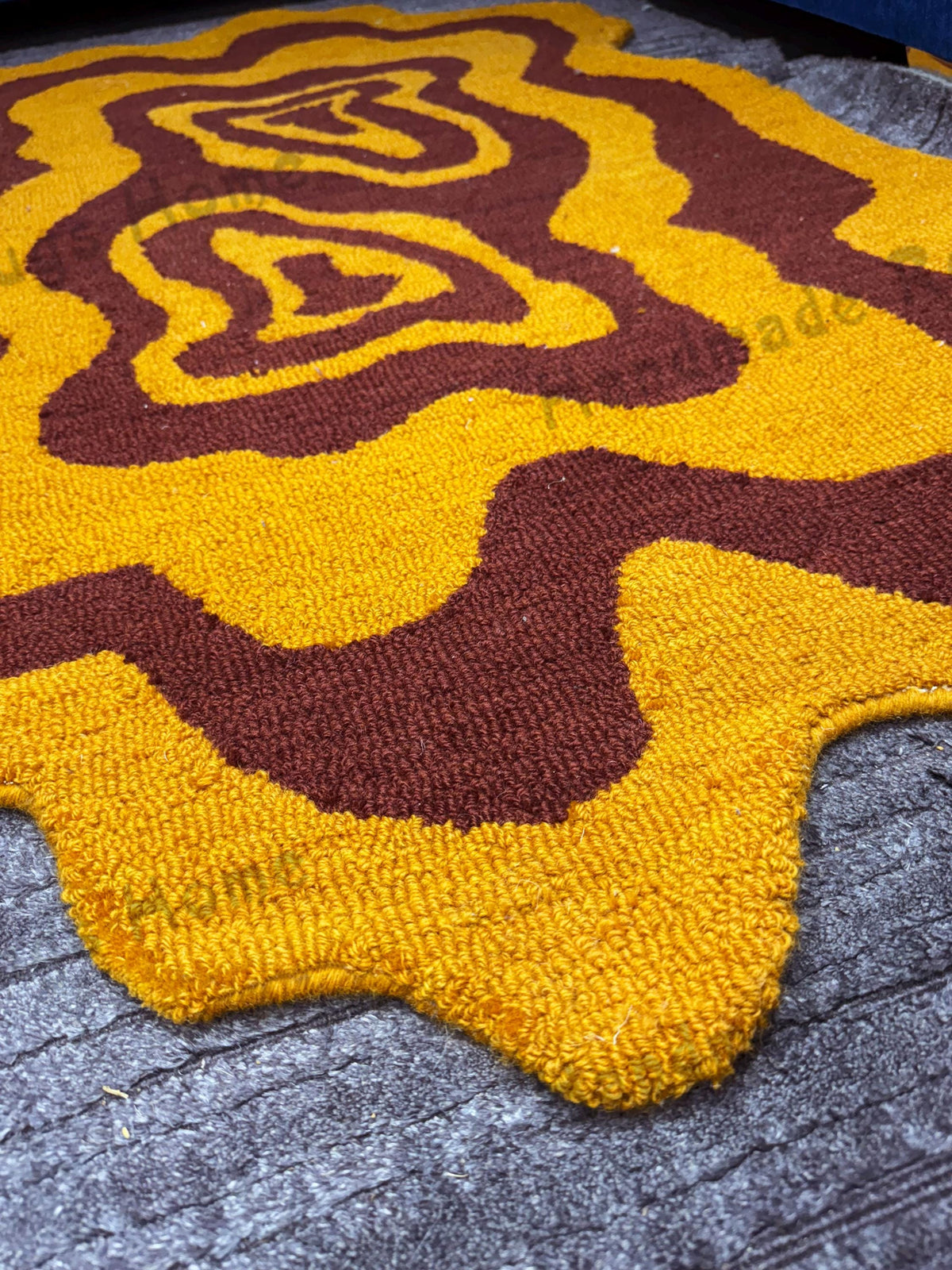 Hand-Tufted Wool Rug: Wavy Multicolor Artisan Carpet
