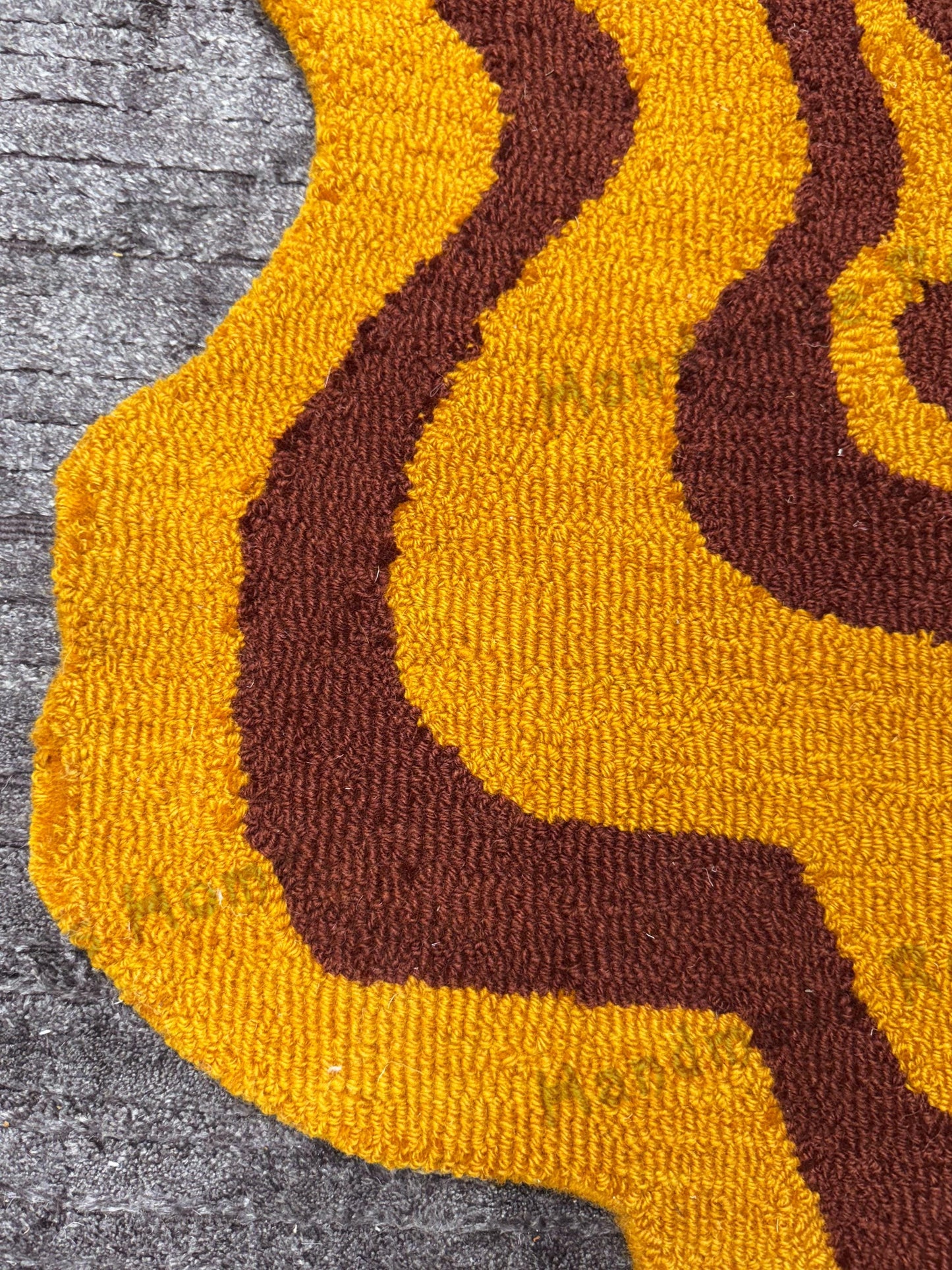 Hand-Tufted Wool Rug: Wavy Multicolor Artisan Carpet