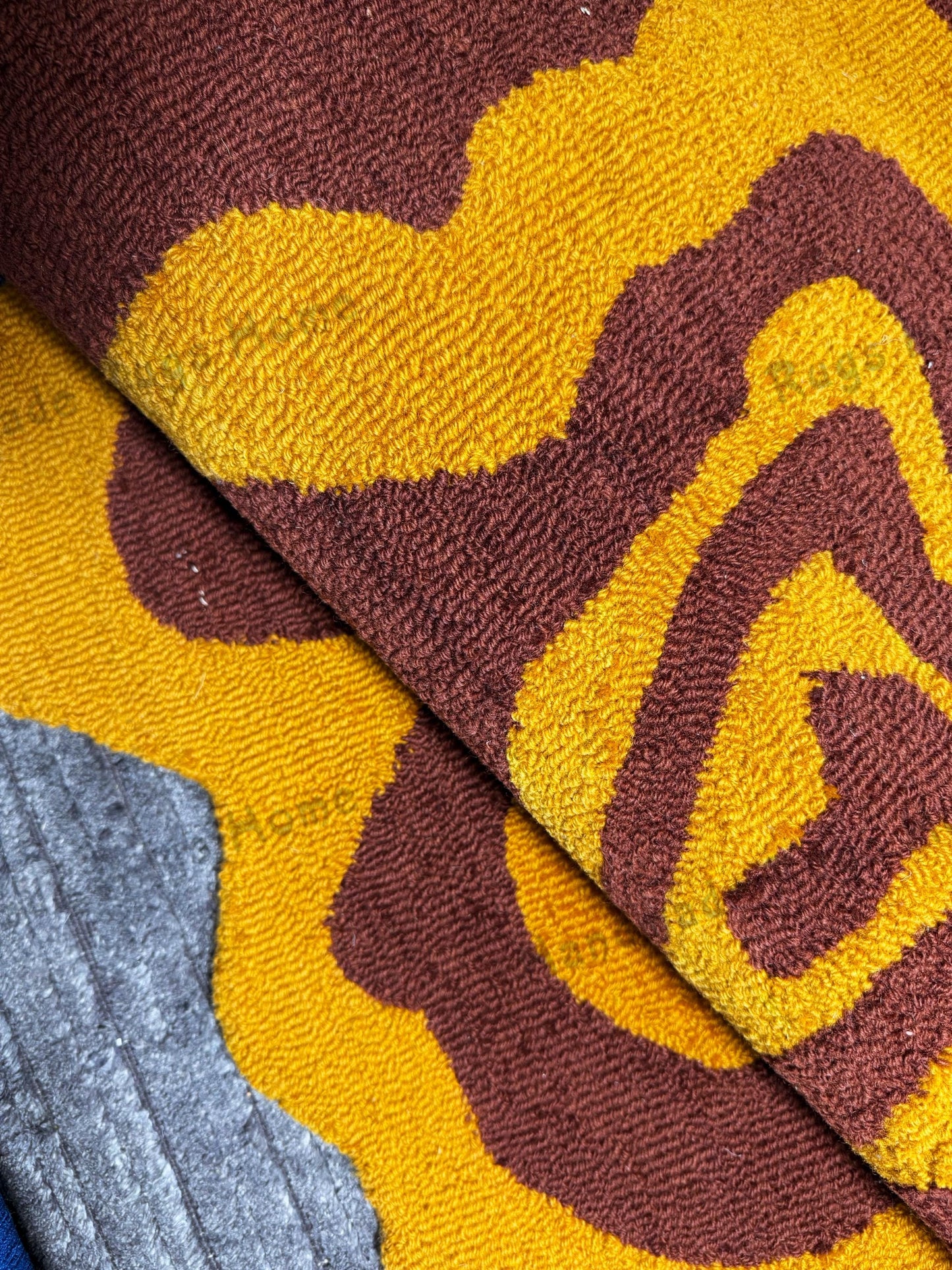 Hand-Tufted Wool Rug: Wavy Multicolor Artisan Carpet