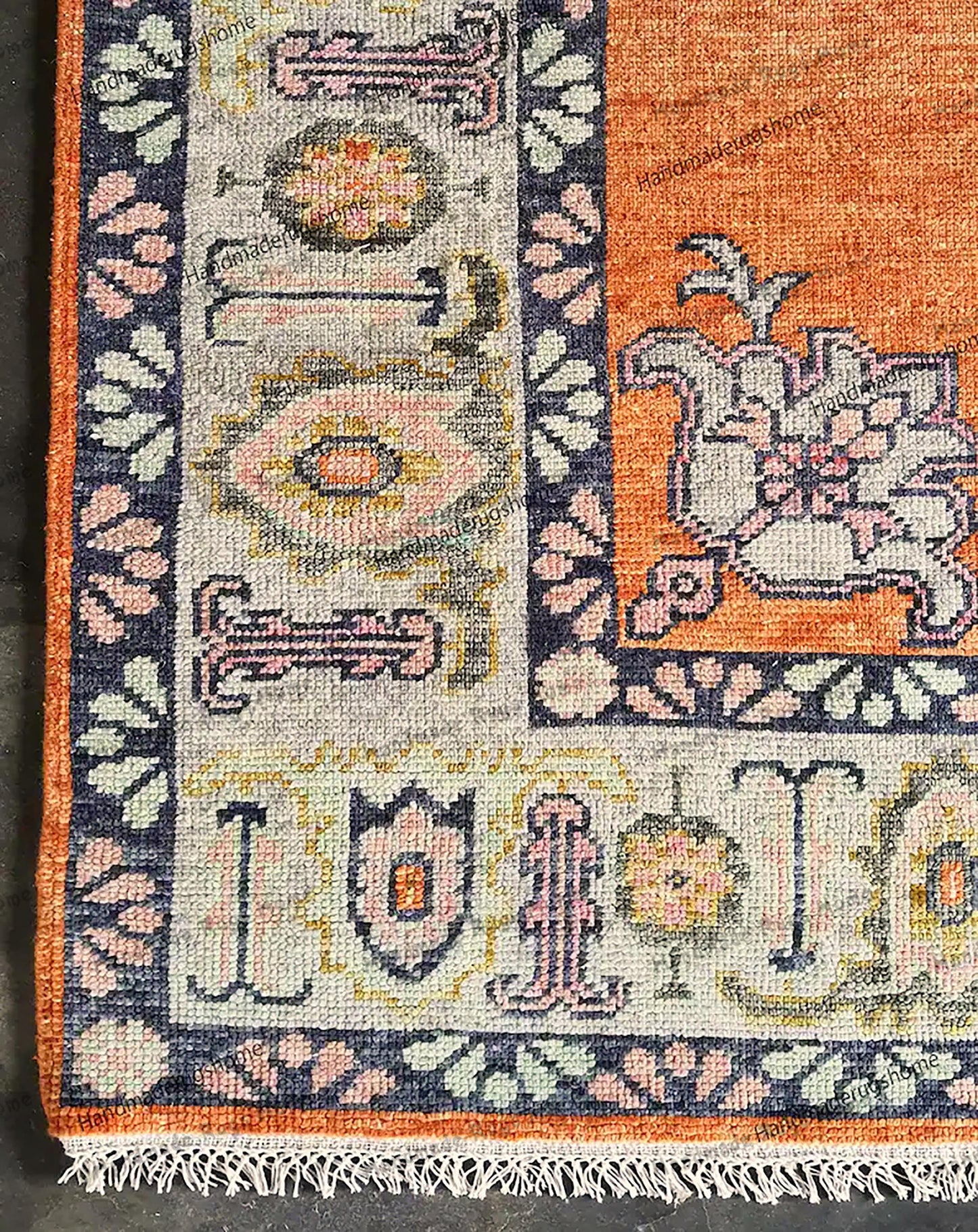 Timeless oriental wool rug for bohemian home styling