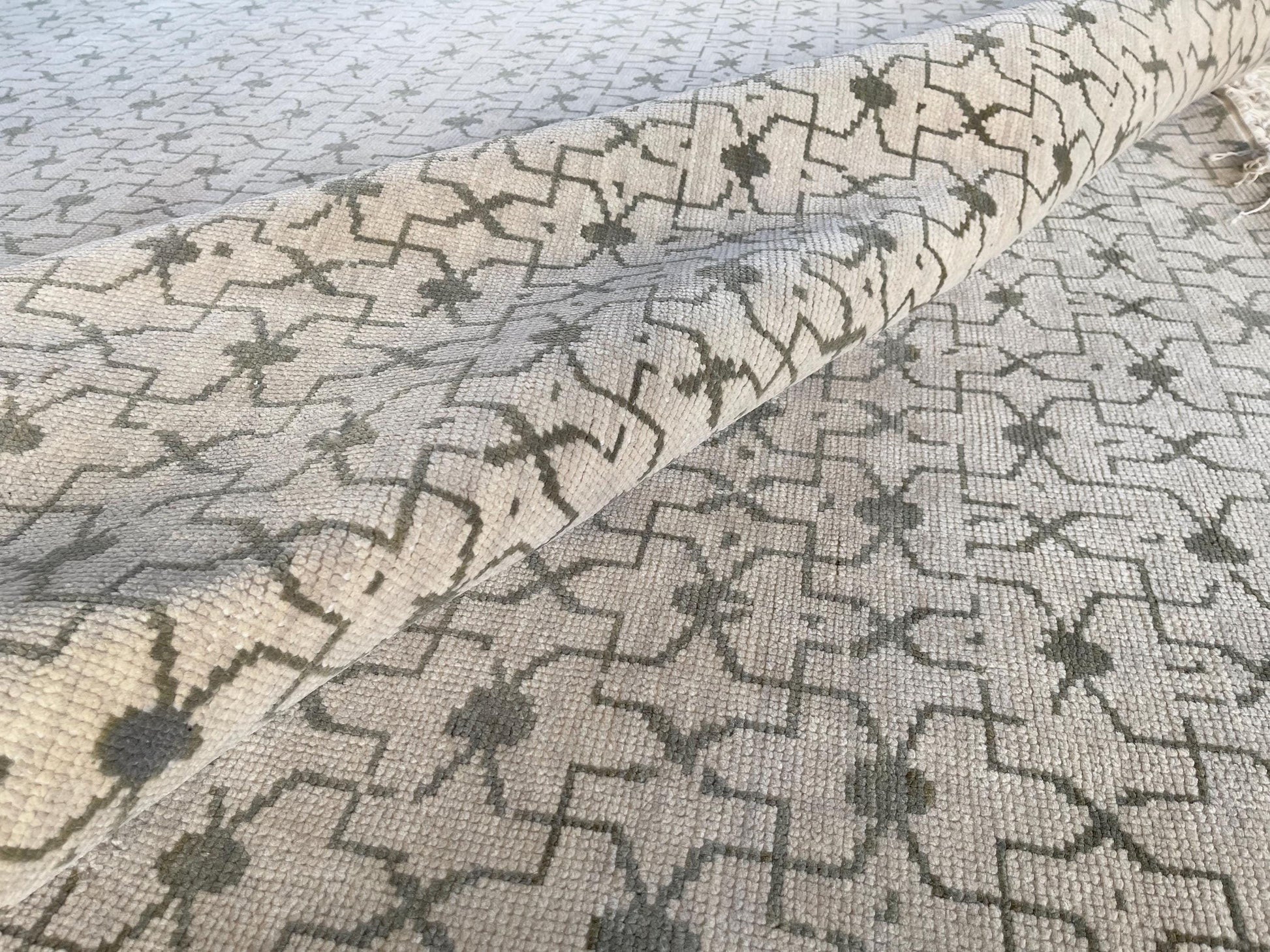 Stunning Oushak rug with soft cream and grenn tones for a timeless look.