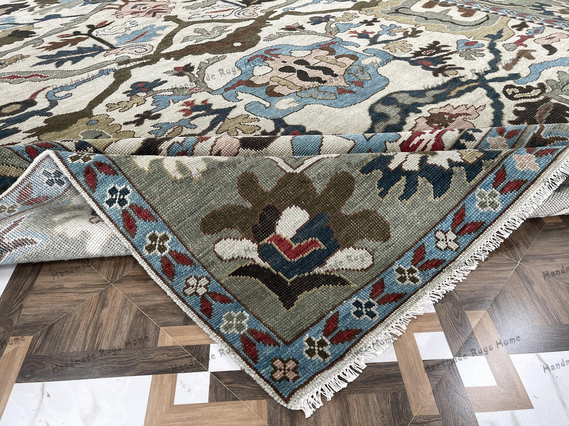 Antique-Style Oushak Rug – Large Handwoven Wool Area Rug with a Vintage Distressed Finish & Persian Motifs.