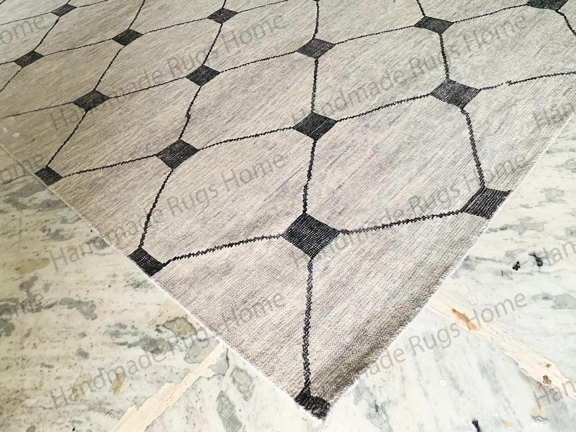 Large area rug with a sophisticated geometric motif
