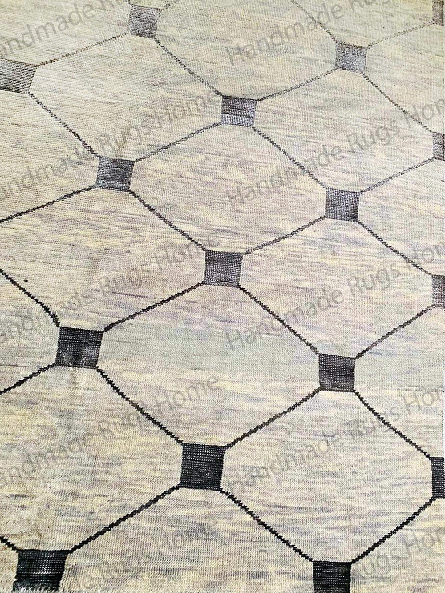 Luxurious hand-knotted Turkish rug for modern homes