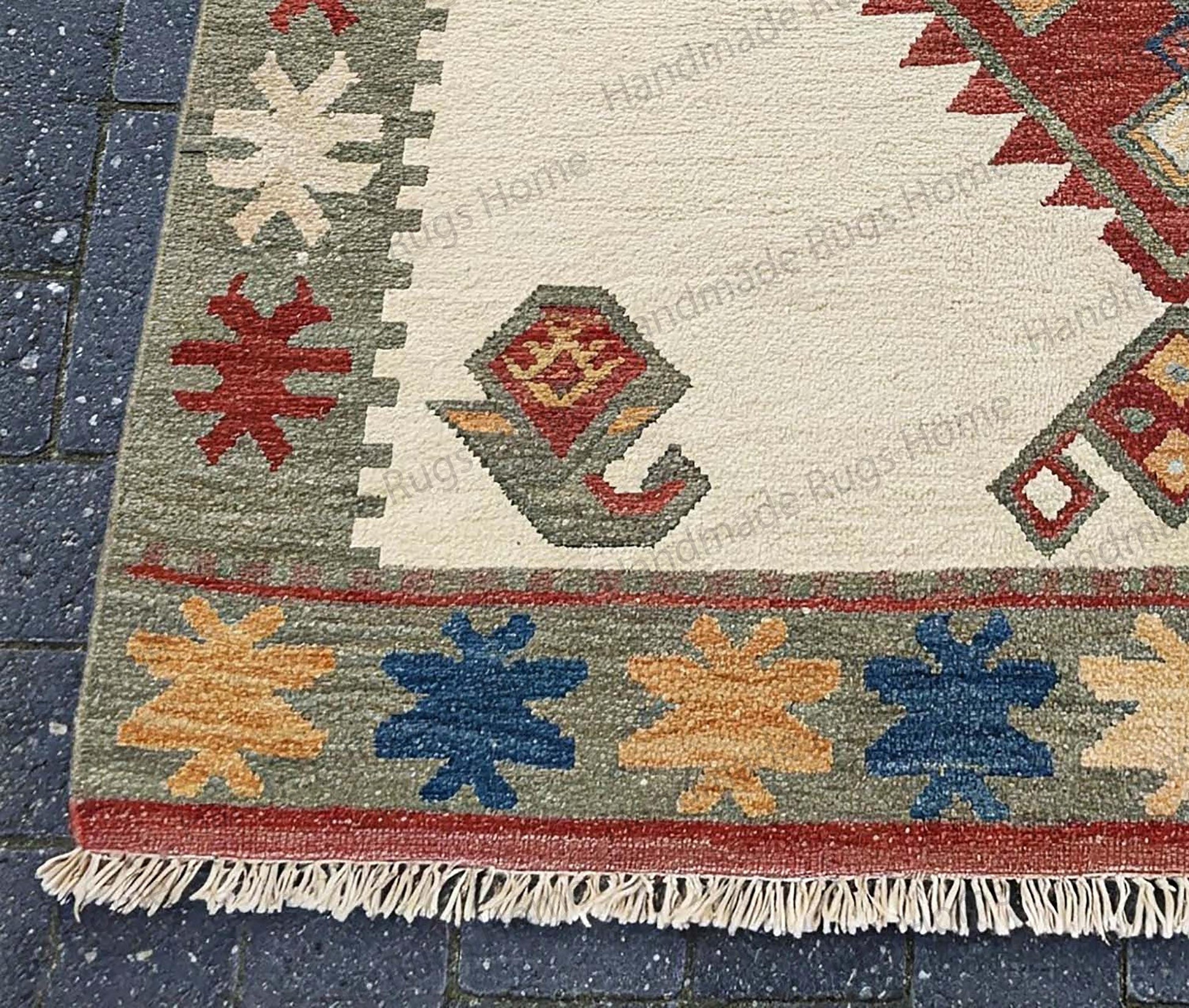 Large 5x7 ft handwoven dhurrie rug for living spaces