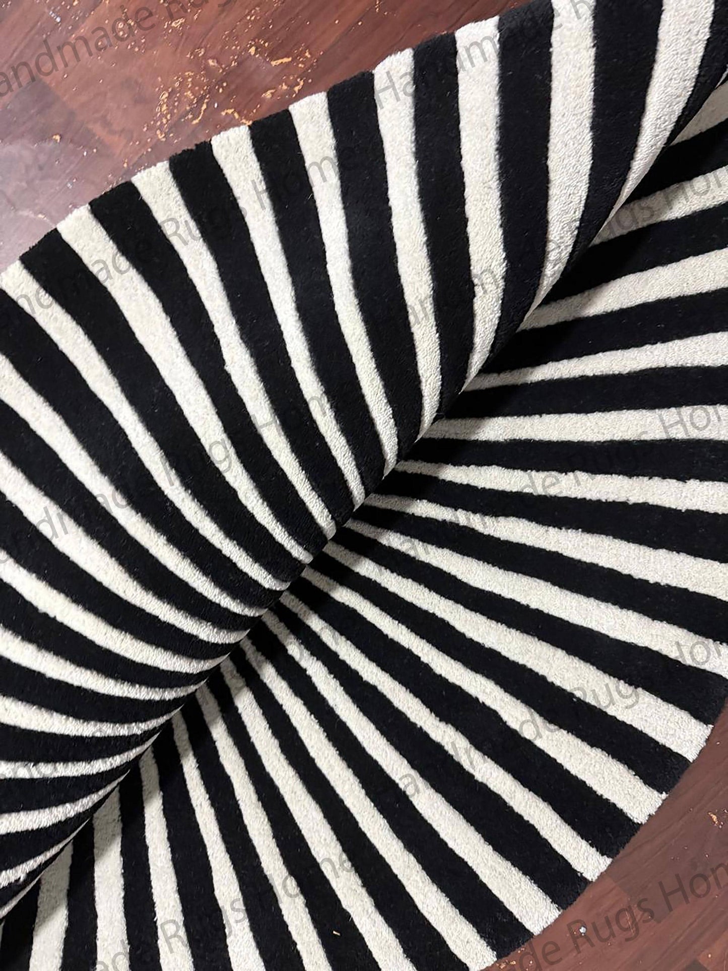 Round Rug: Hand-Tufted Wool (6x6 Feet, Neutral Tones)