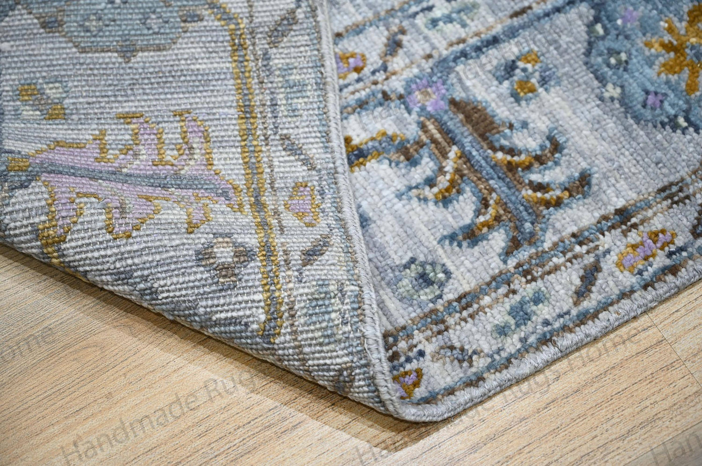 Hand-Knotted Wool Oushak Rug: Turkish Style Floral Design