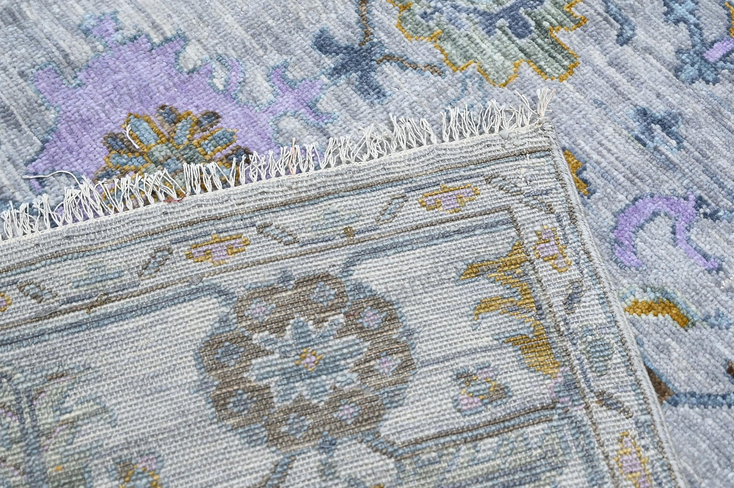 Hand-Knotted Wool Oushak Rug: Turkish Style Floral Design