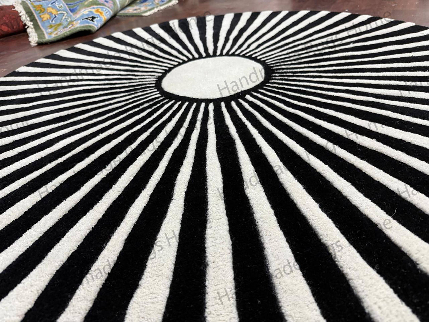 Round Rug: Hand-Tufted Wool (6x6 Feet, Neutral Tones)