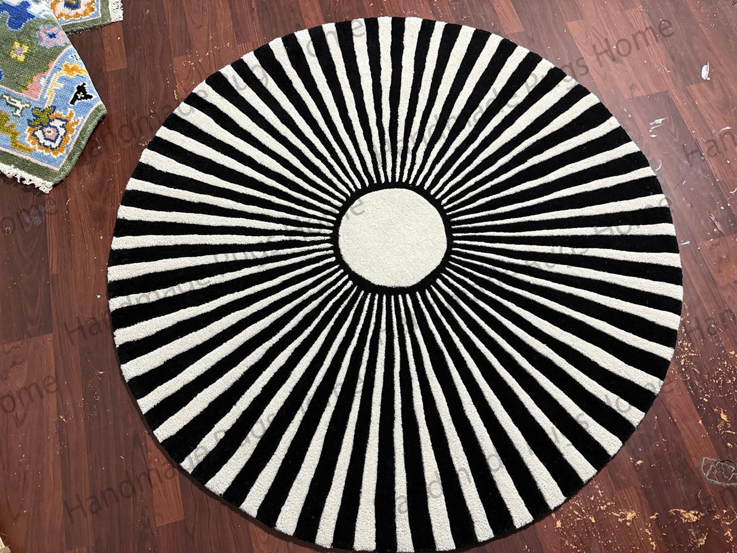 Round Rug: Hand-Tufted Wool (6x6 Feet, Neutral Tones)