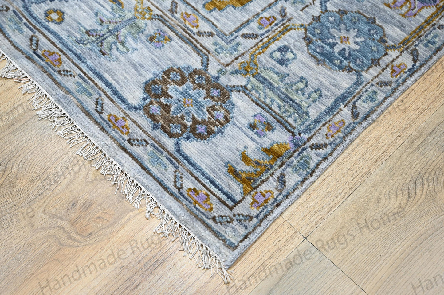 Hand-Knotted Wool Oushak Rug: Turkish Style Floral Design