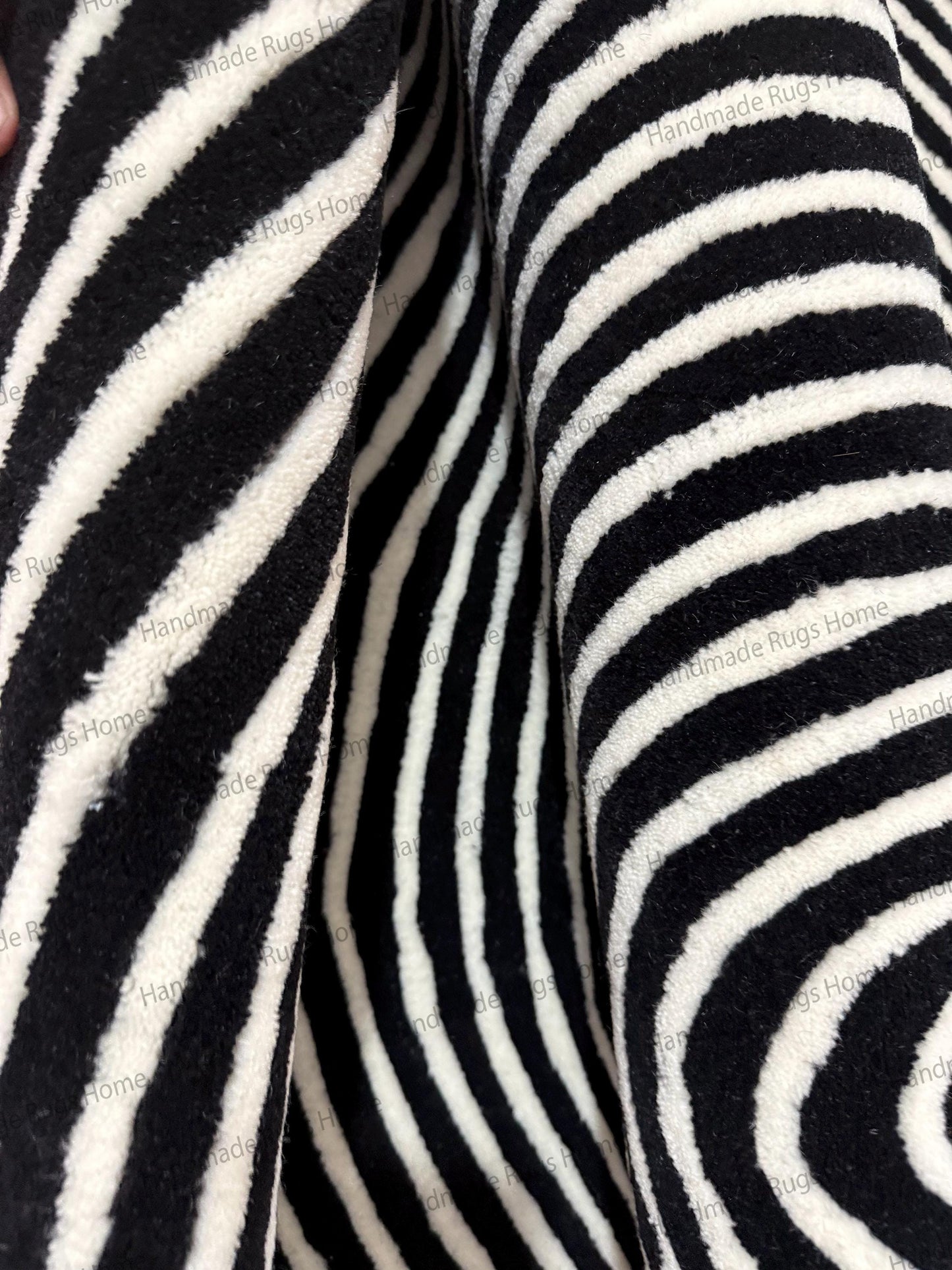 Monochrome Spiral Round Hand-Tufted Wool Rug – Black and White Modern Circle Carpet