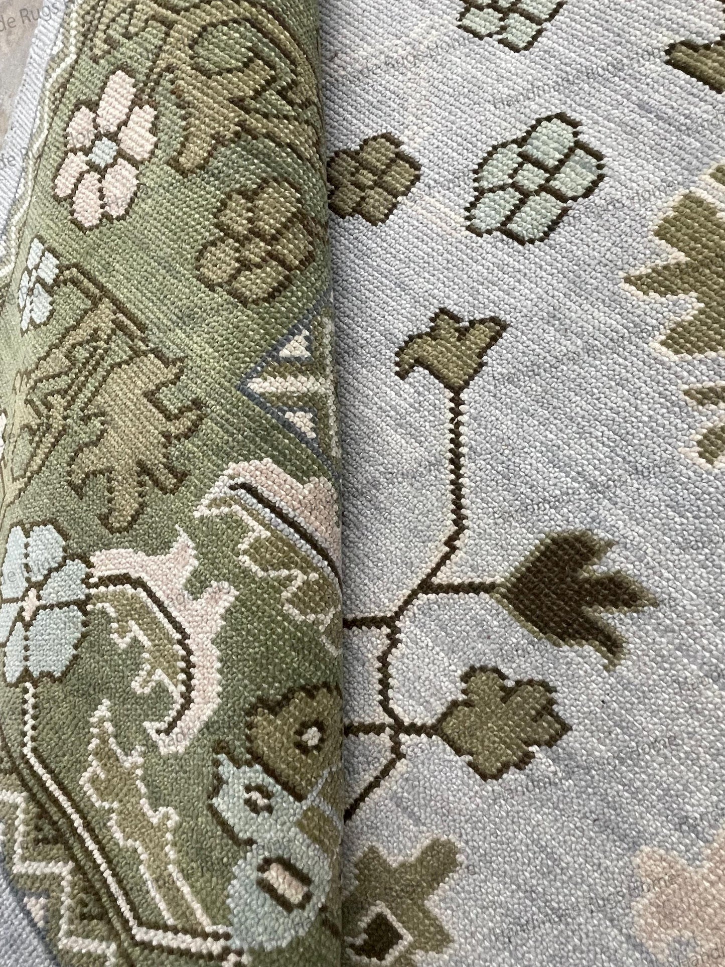 Hand Knotted Oushak Rug: Vintage Transitional Style