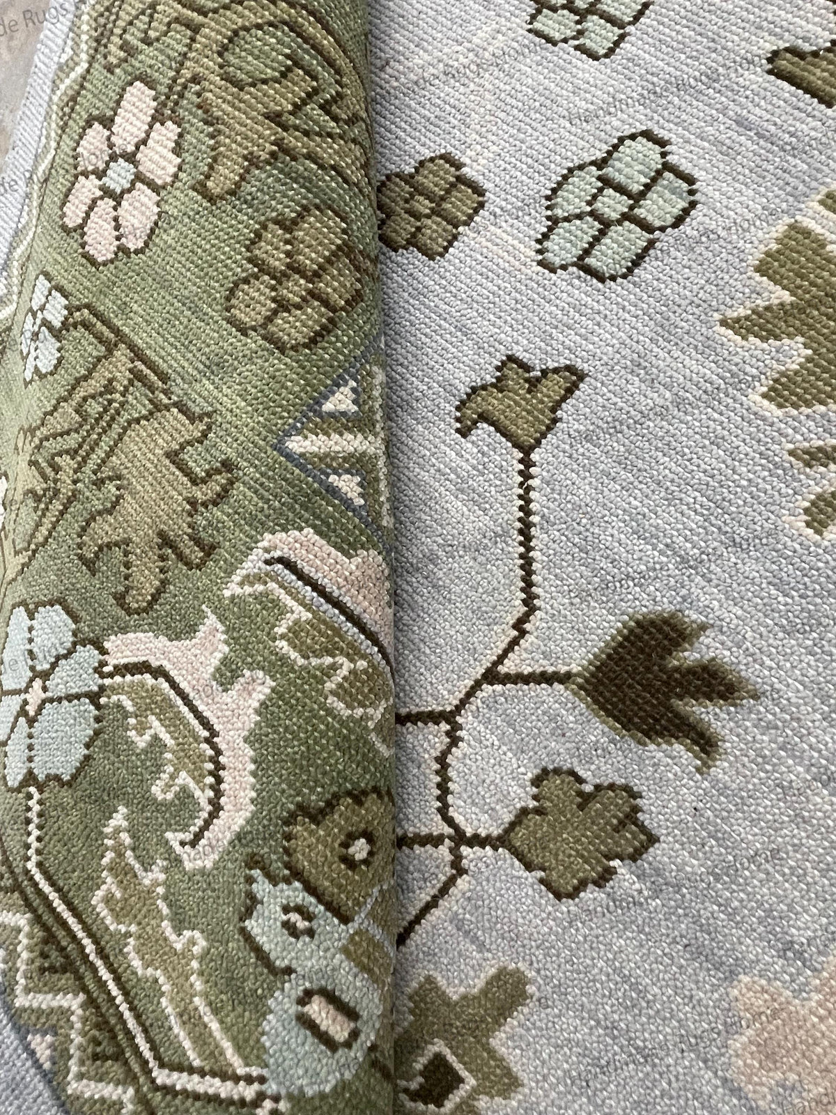 Hand Knotted Oushak Rug: Vintage Transitional Style