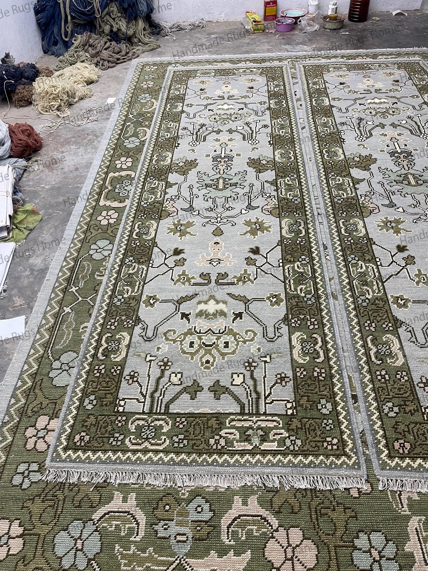 Hand Knotted Oushak Rug: Vintage Transitional Style