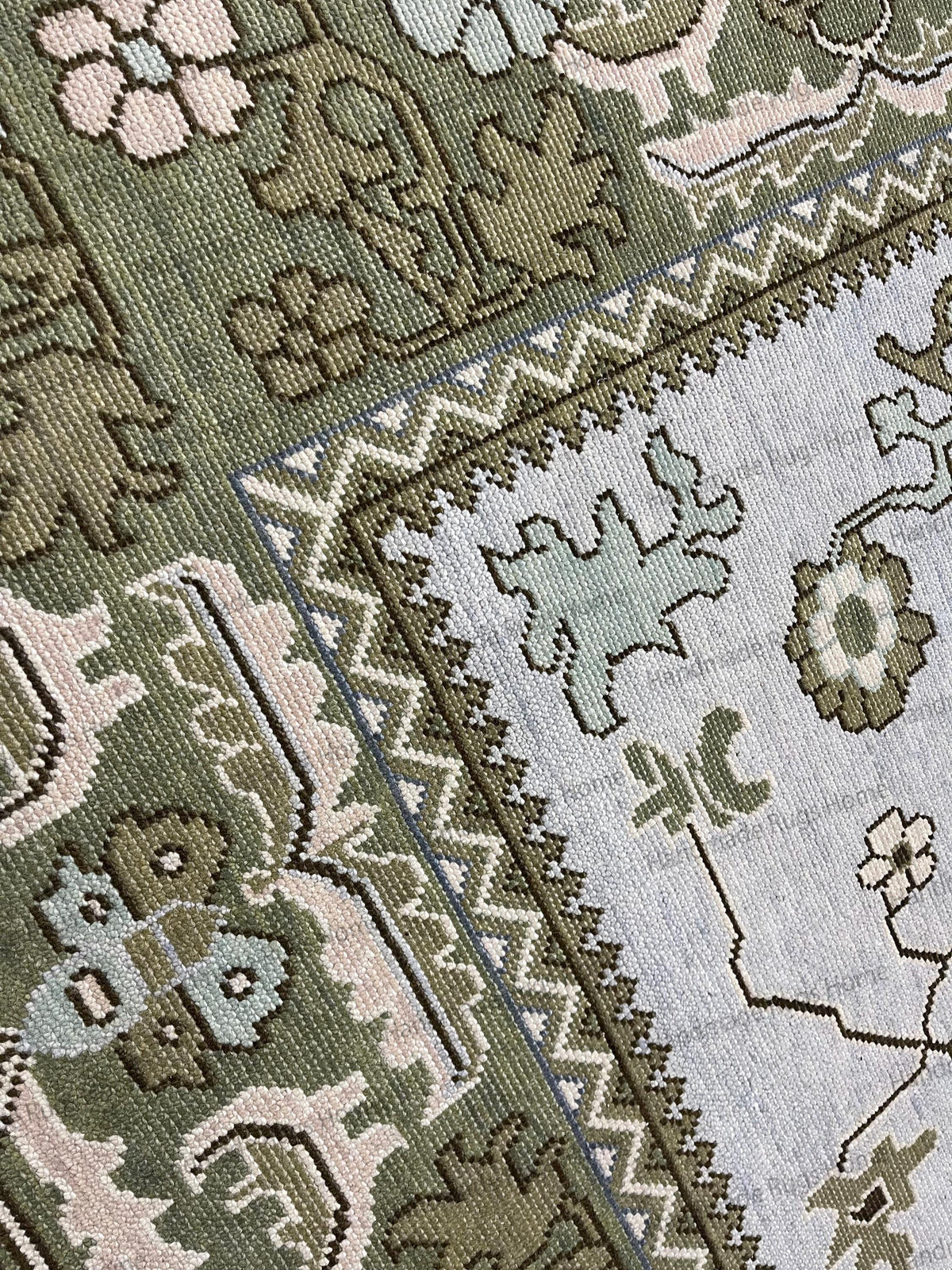 Hand Knotted Oushak Rug: Vintage Transitional Style
