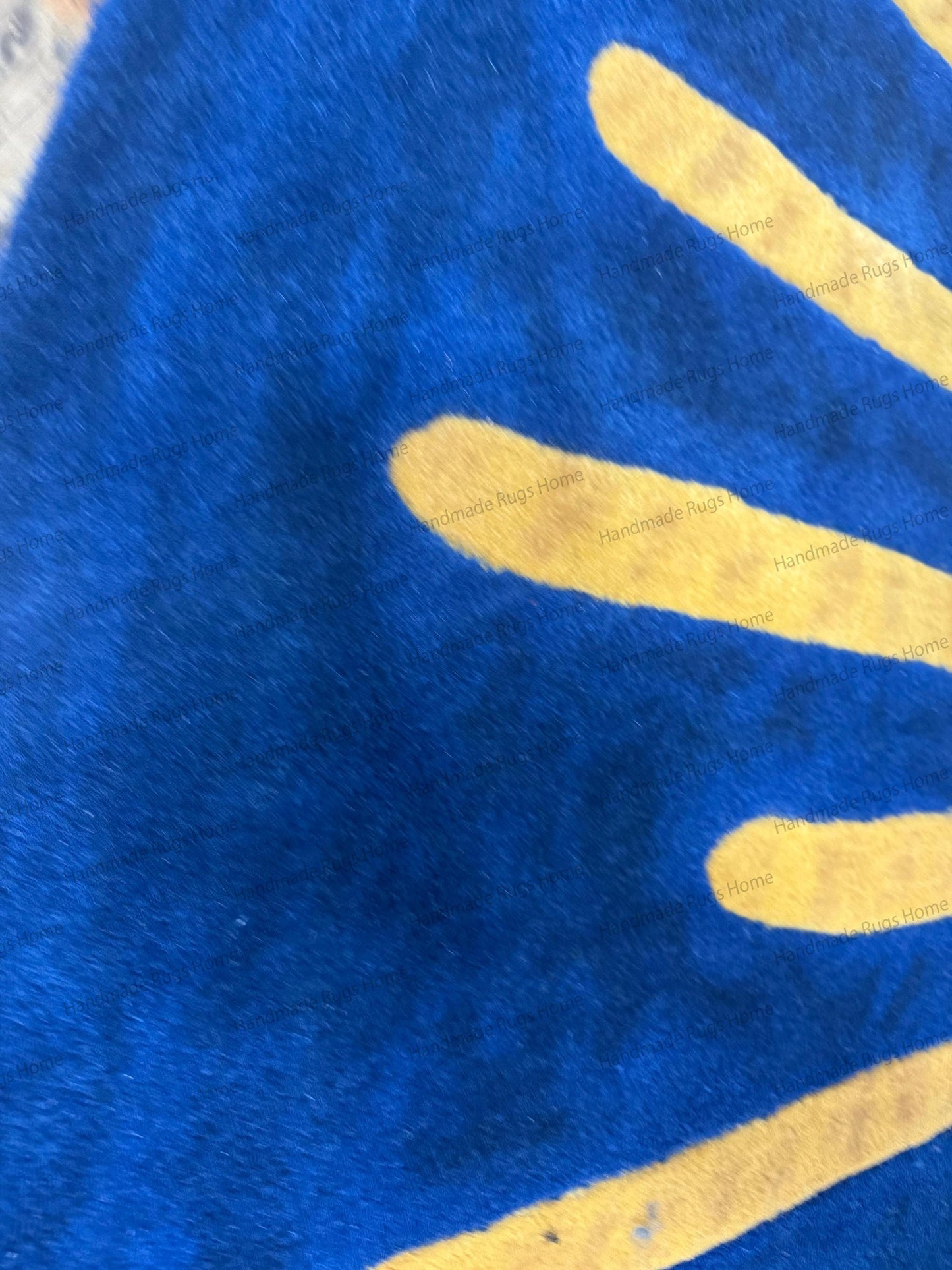 Royal Sunburst Round Hand-Tufted Wool Rug in Navy Blue and Golden Yellow