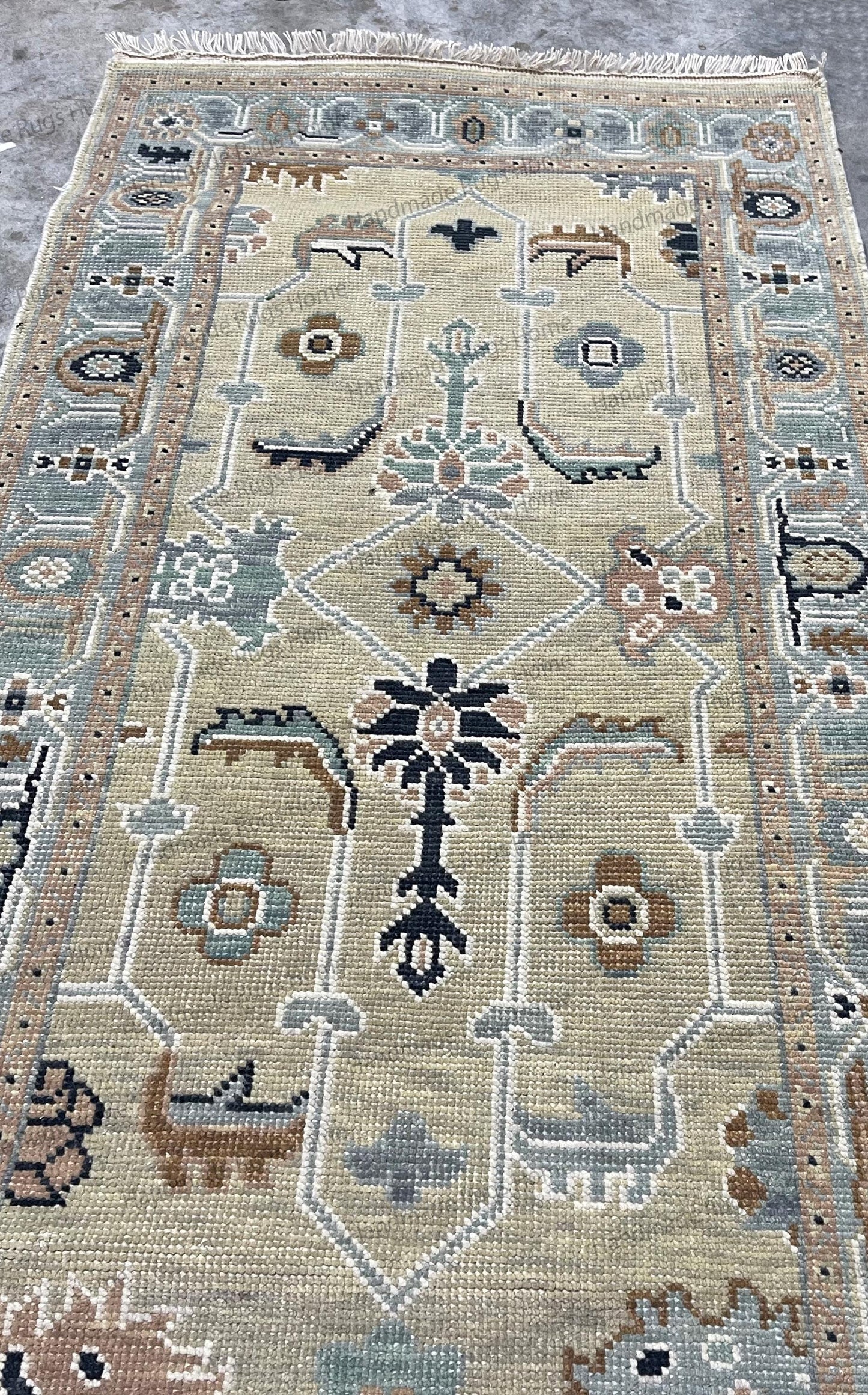 Hand-Knotted Wool Oushak Rug: Traditional Persian Style Floral Area Rug