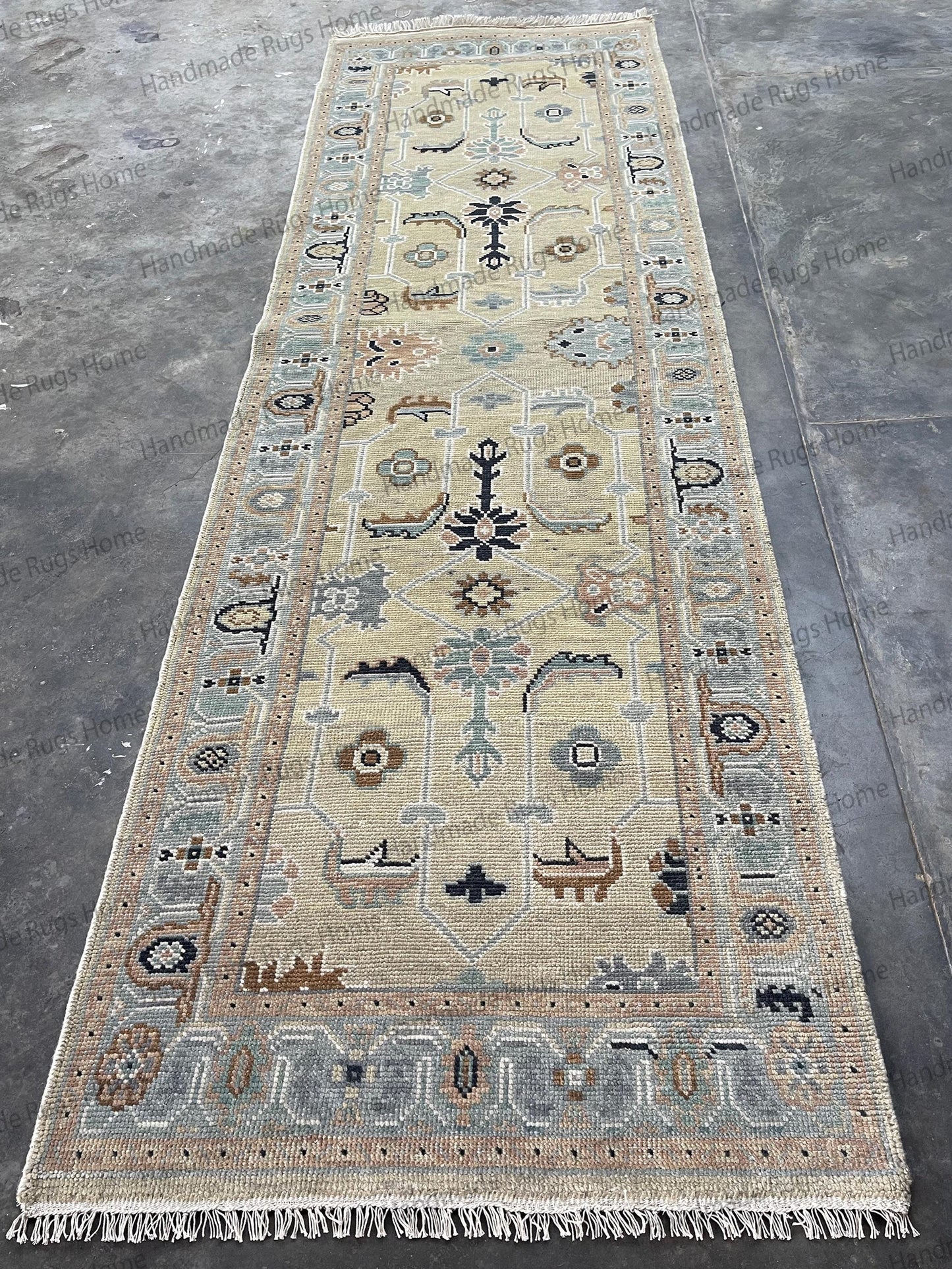 Hand-Knotted Wool Oushak Rug: Traditional Persian Style Floral Area Rug