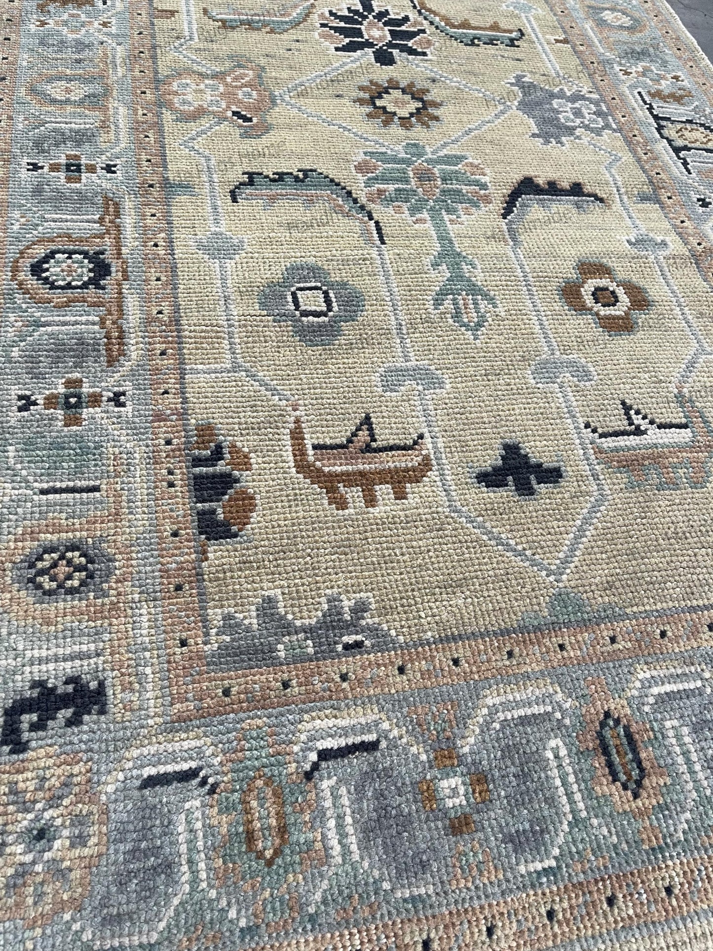 Hand-Knotted Wool Oushak Rug: Traditional Persian Style Floral Area Rug