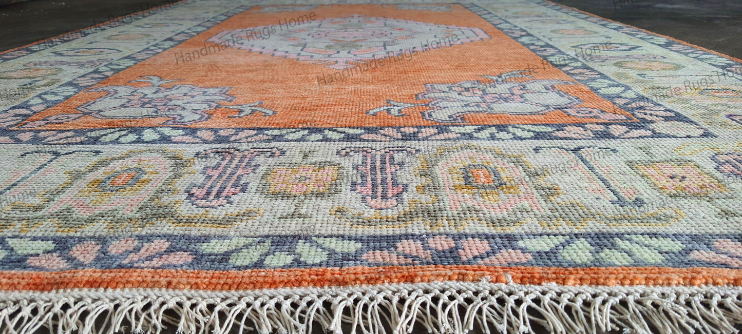 Hand-Knotted Wool Oushak Rug: 5x8 Vintage Turkish Floral Medallion