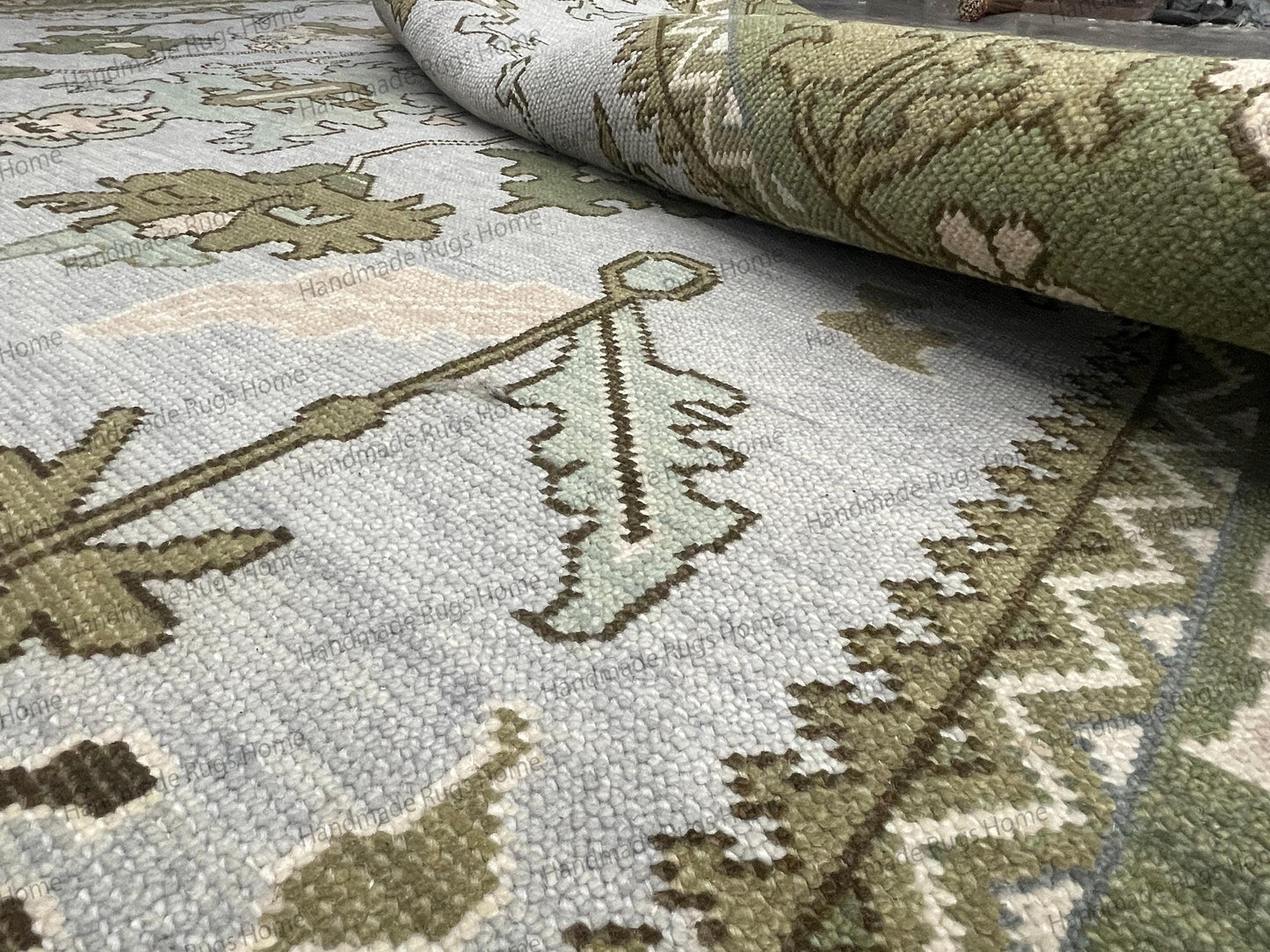 Hand Knotted Oushak Rug: Vintage Transitional Style