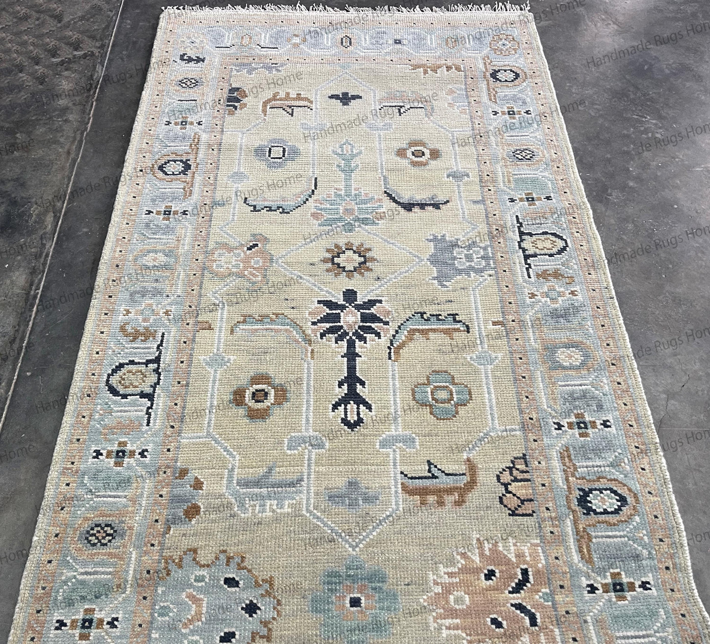 Hand-Knotted Wool Oushak Rug: Traditional Persian Style Floral Area Rug