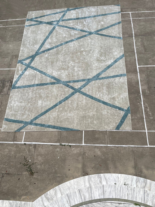 Hand-tufted colorful rug, perfect for modern and contemporary interiors.