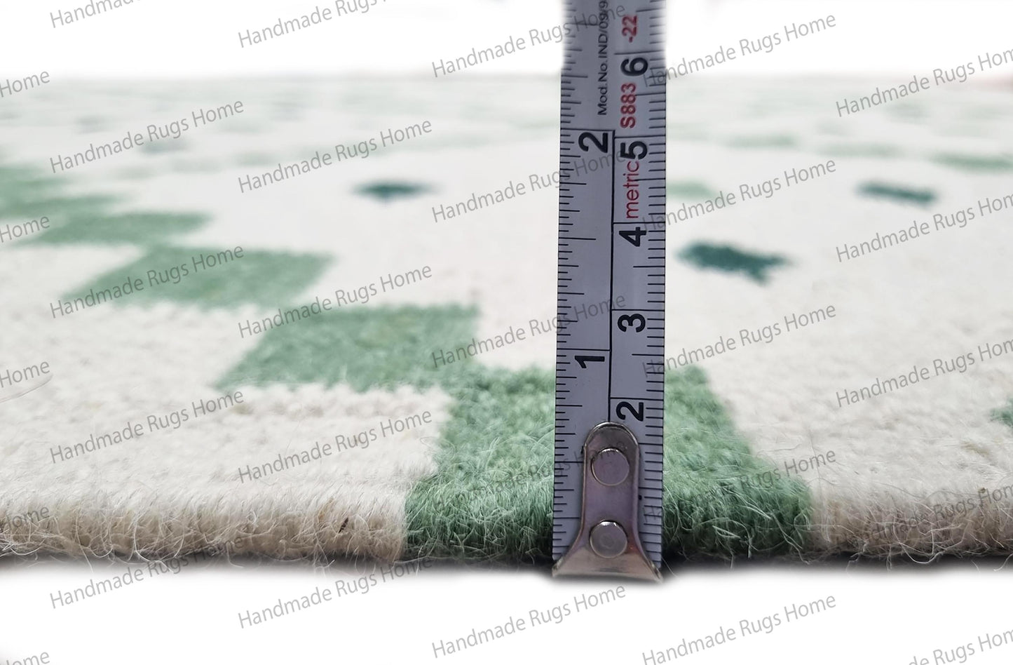 Wool Dhurrie Rug, Handwoven Lattice Flatweave, Ivory & Green Scalloped Edge