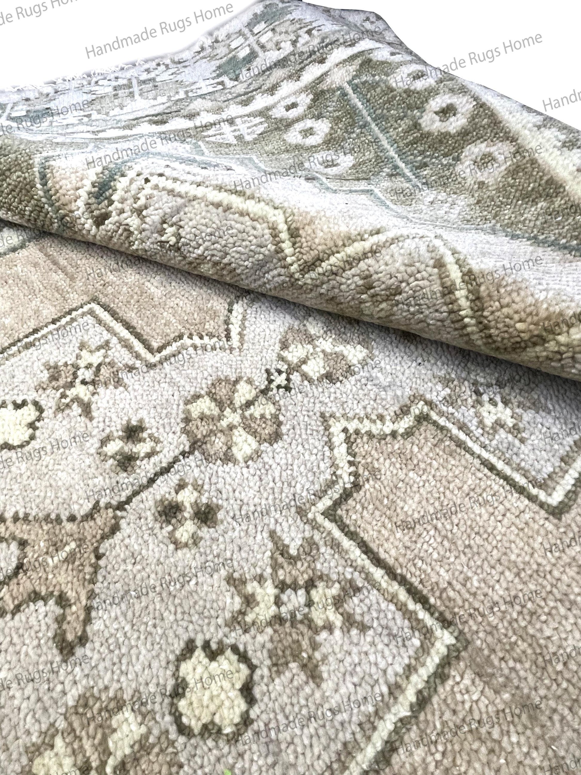 Detailed shot of the border and end pattern in rich taupe and dark gray colors.