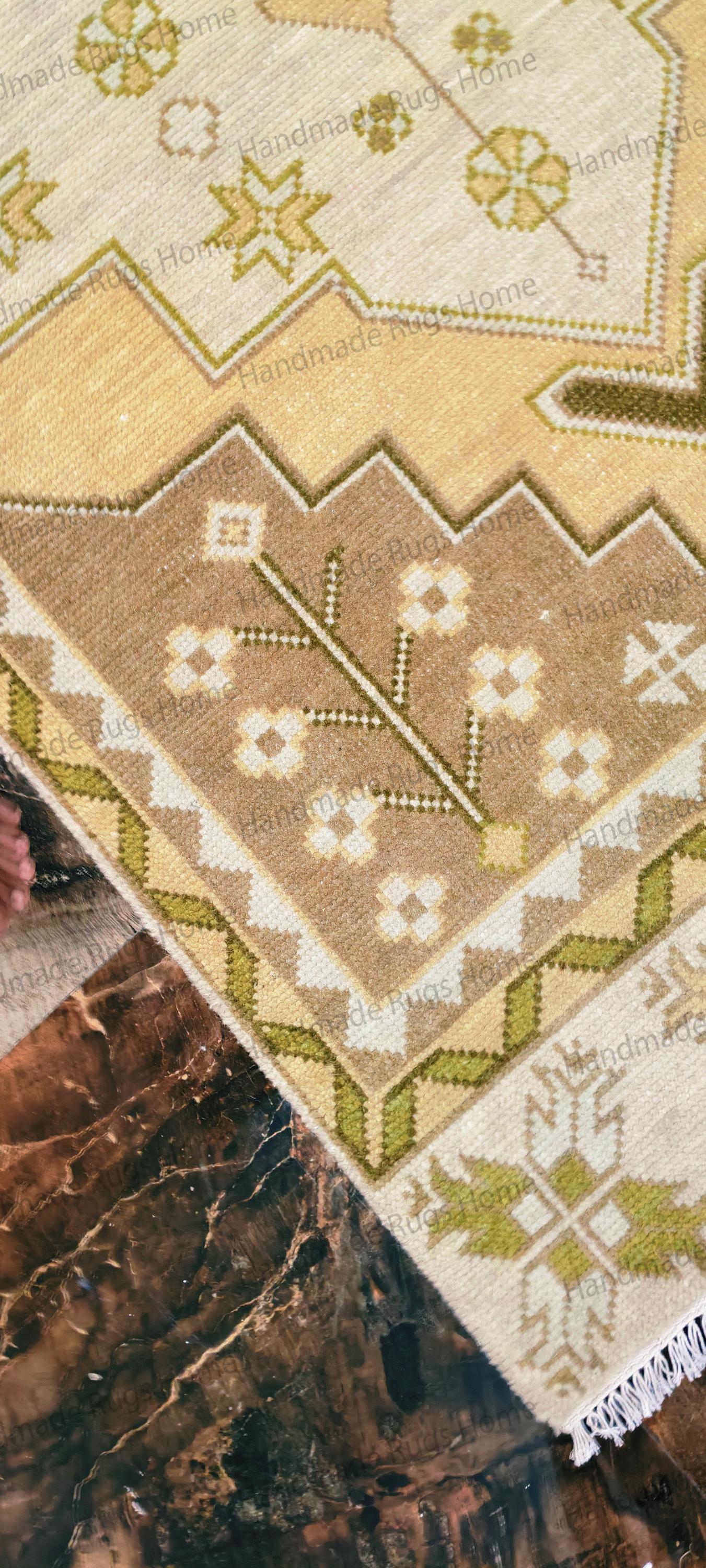 Runner Handmade Wool Oushak Rug: Floral Design, 2.5 x 8