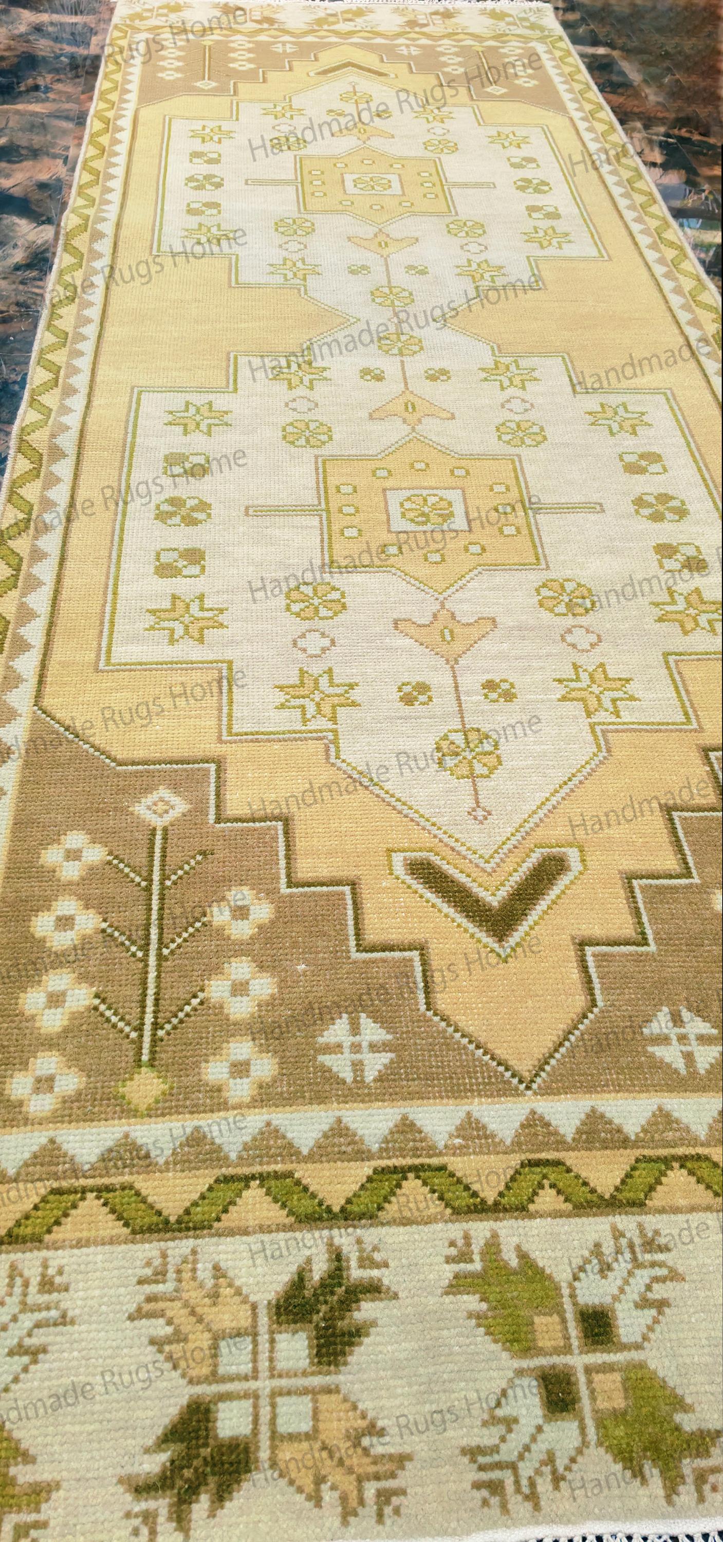 Runner Handmade Wool Oushak Rug: Floral Design, 2.5 x 8