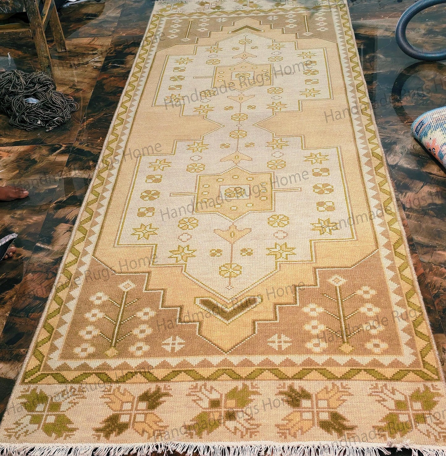 Runner Handmade Wool Oushak Rug: Floral Design, 2.5 x 8