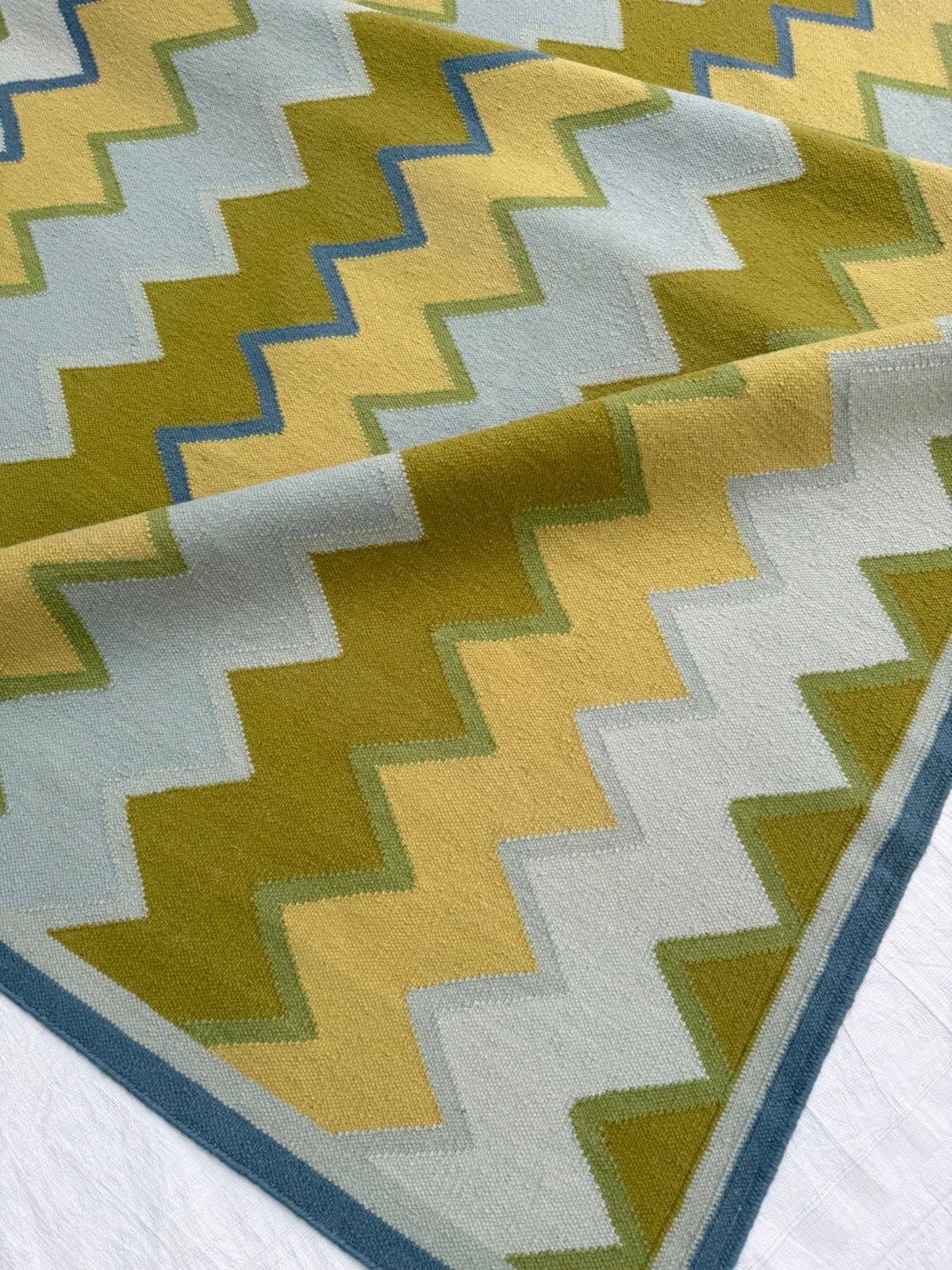 Blue & Green Flatweave Rug – Geometric Zig Zag Modern Area Rug
